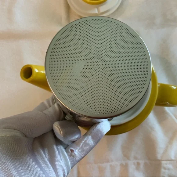 Sankai Common Teapot Pottery Stainless Steel Tea Strainer Yellow 33.8 fl oz.